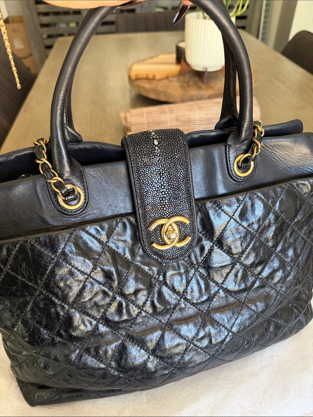 CHANEL Black Quilted Leather bag/tote